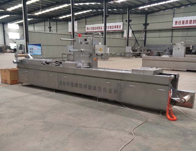 全自動拉伸膜真空包裝機使用現(xiàn)場